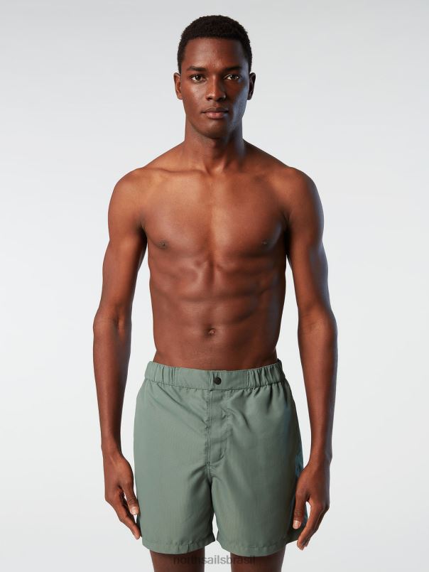 shorts de banho com corte sob medida verde militar moda praia homens 2FN2V404 North Sails 2FN2V404 O pioneiro North Sails Brasil North Sails shoes elevam sua experiencia ao ar livre